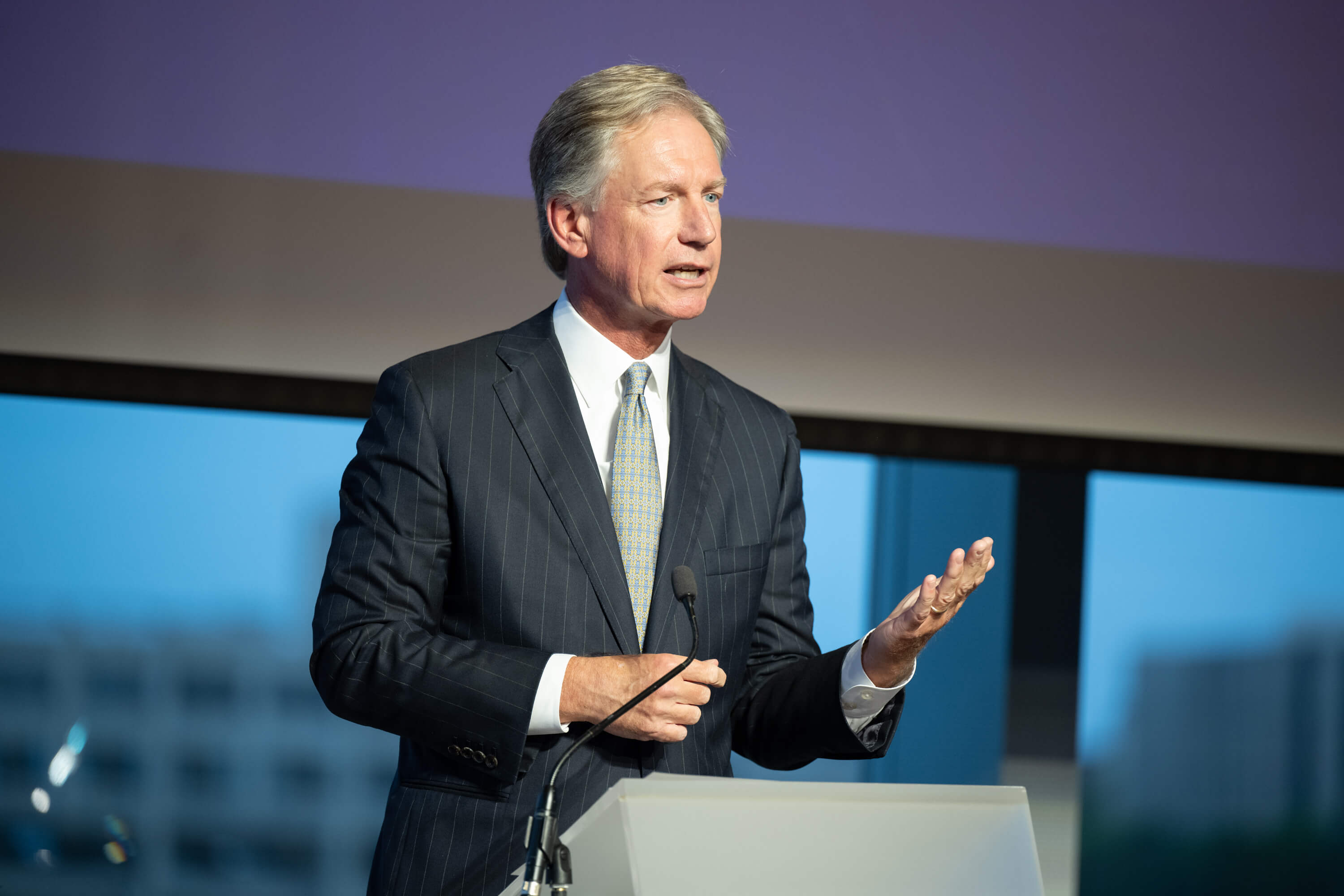 Steve Booth addressing the audience at the Kellogg School of Management at Northwestern University's annual "With Gratitude" event on May 2, 2024